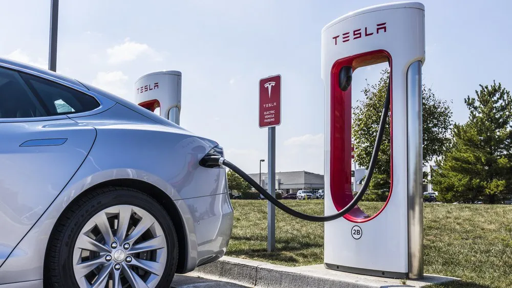 Tesla’s China supercharger network exceeds 2,500 stations as company launches hiring push